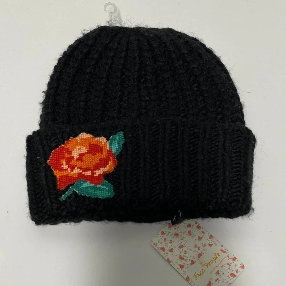 NWT Free People Floral Embroidery Wool Beanie Black - Picture 4 of 10